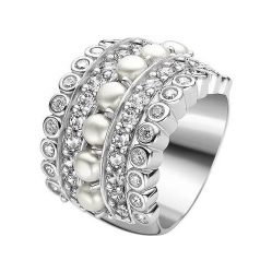 Обручальное кольцо с жемчугом и бриллиантами