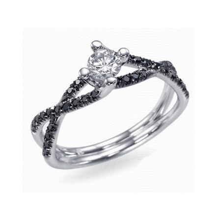 Кольцо для помолвки из белого золота с черными и белыми бриллиантами - фото