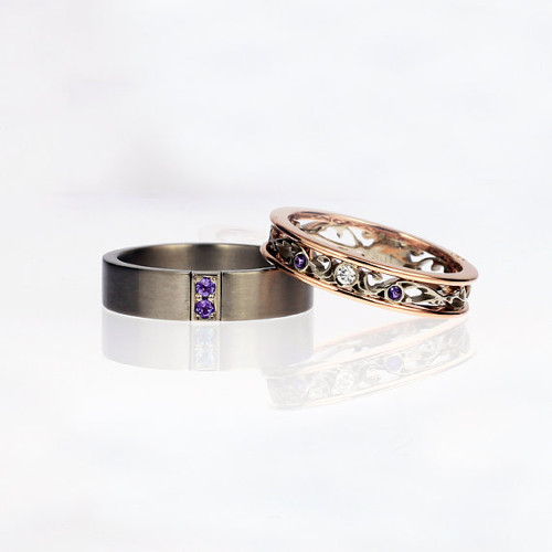 Обручальное кольцо с аметистами - фото