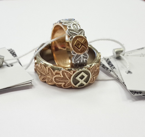 Славянские обручальные кольца с руной Одал в дубовых листьях - фото